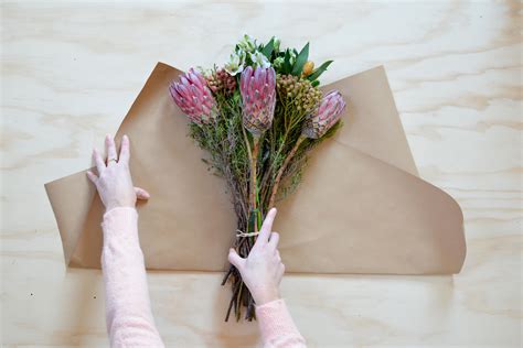 how to wrap bouquet of flowers How to choose the right wrapping paper for your bouquet